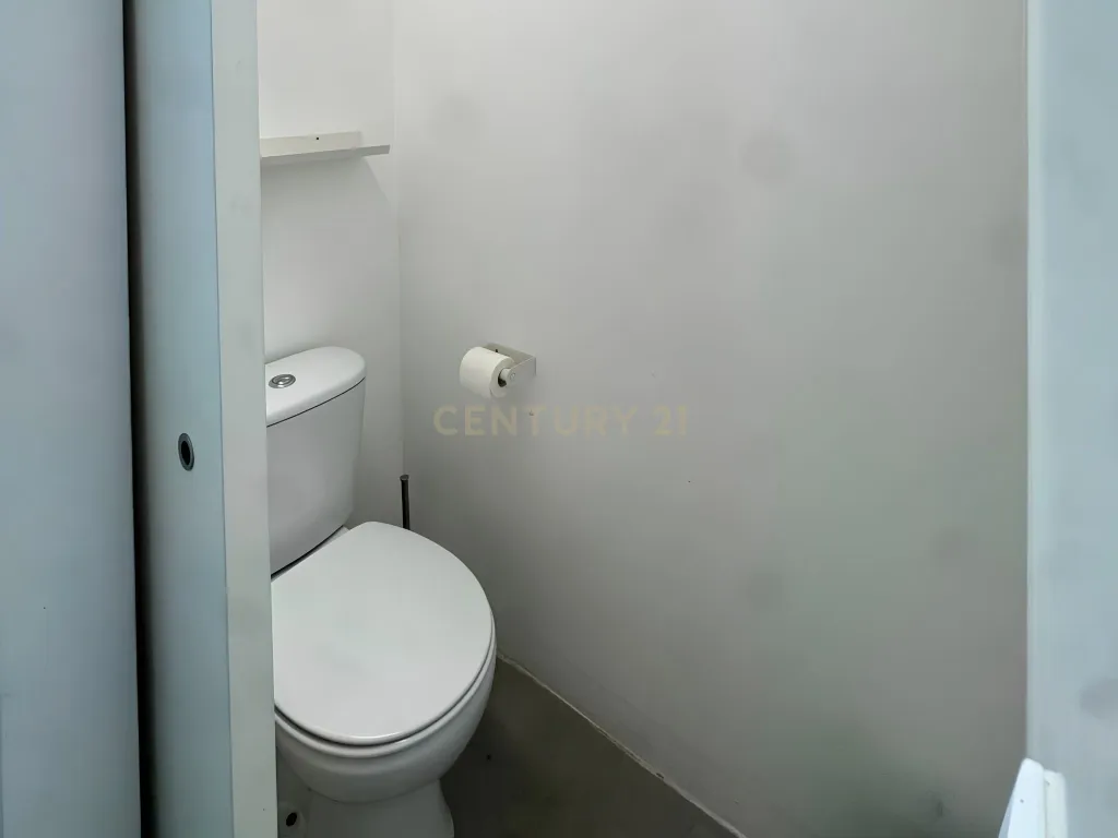 T1 Remodelado e Mobilado a 10 minutos a pé da Praia da Parede - Image 9
