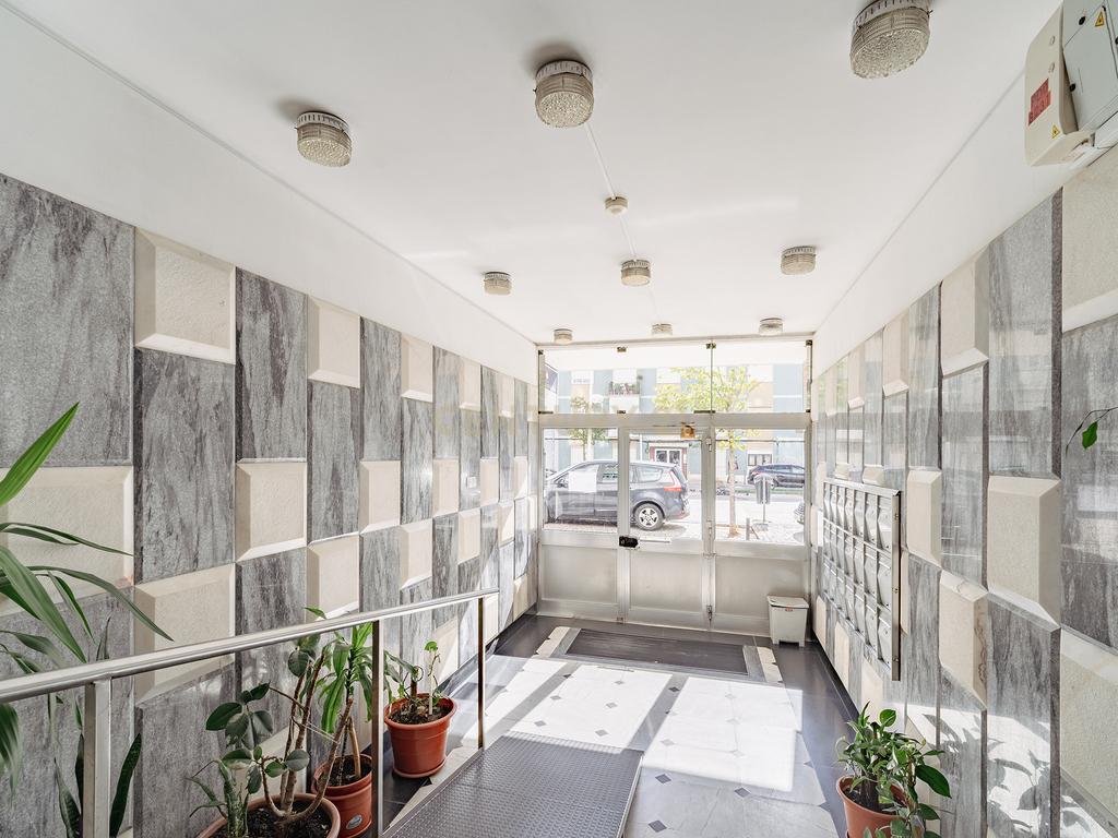 T2 Remodelado e Equipado para Arrendamento – Laranjeiro, Almada - Image 21