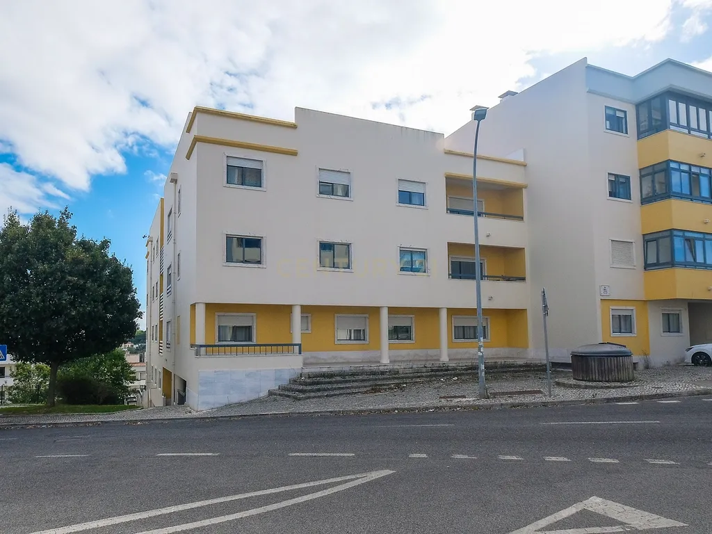 Apartamento T3 com Excelentes Áreas e Garagem na Urbanização Moinho do Guizo – Mina de Água, Amadora - Image 31