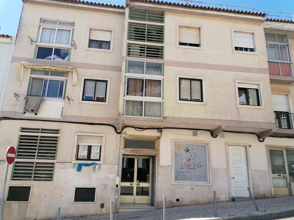 Apartamento T3 em Odivelas - Excelente Localização e Conforto - Image 1
