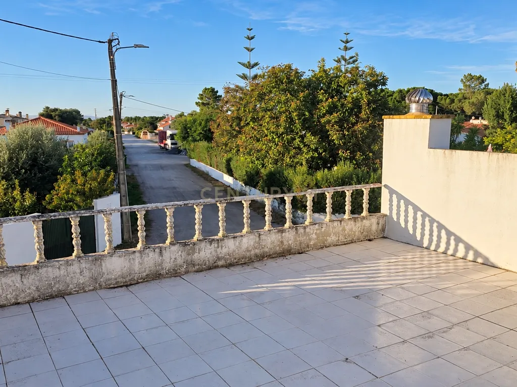 Moradia T3 com garagem, terraço e quintal em Vendas de Azeitão - Image 38