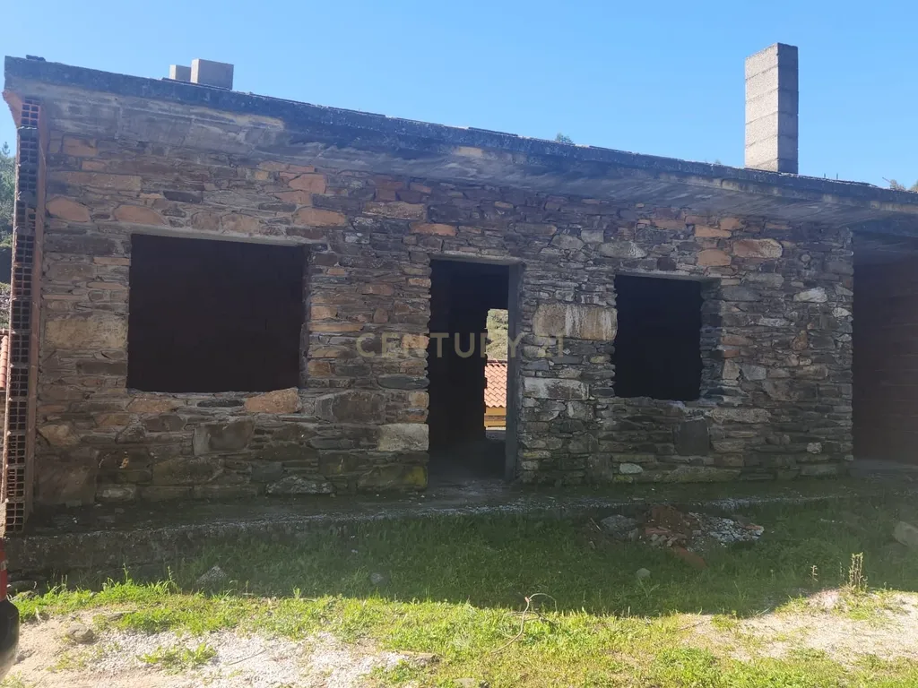 Moradia em Reabilitação – Oportunidade Excecional em Casalinho, Proença-a-Nova | 144 m² - Image 1