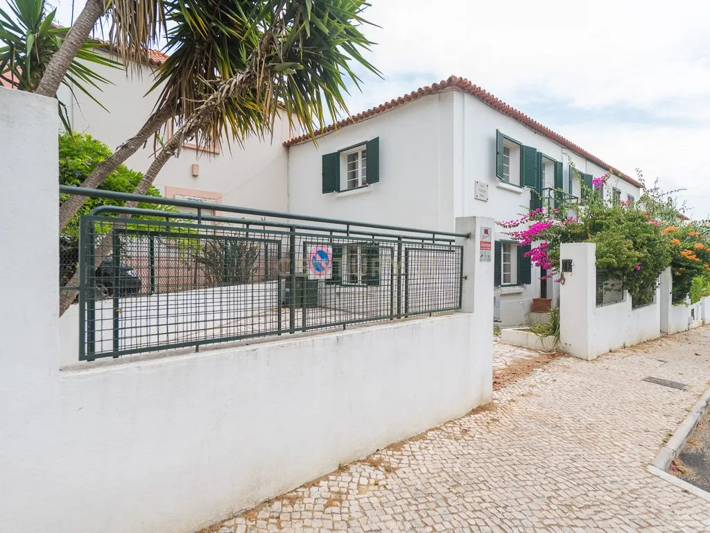 Moradia T3 + 1 Renovada com Jardim e Piscina em Penha de França, Lisboa - Image 77