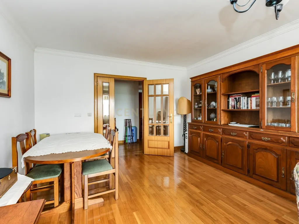 Apartamento T3 em Belas com 133m2 e box para uma viatura - Image 7