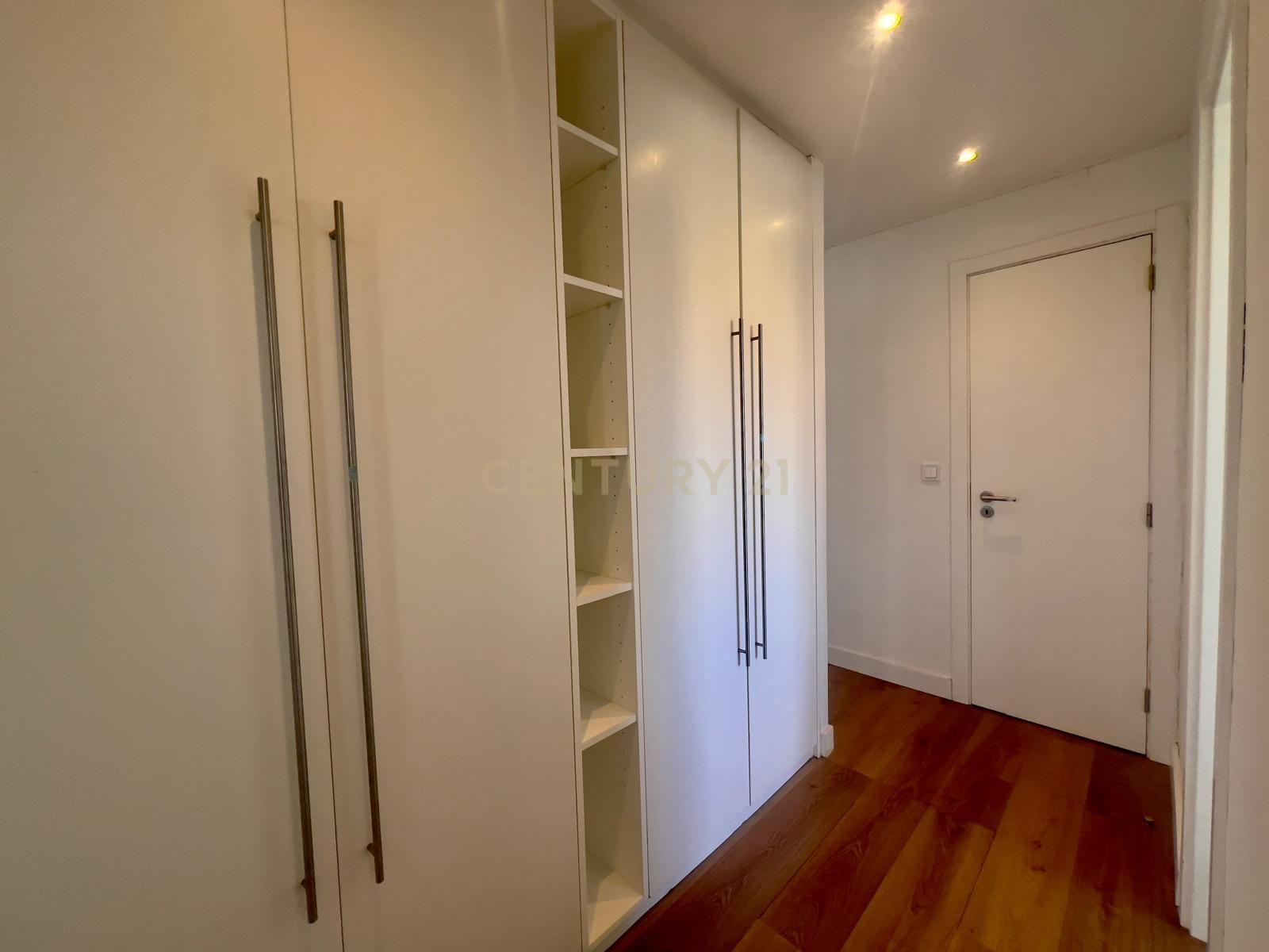 Apartamento Renovado T3 em Cascais - Oportunidade Única! - Image 4