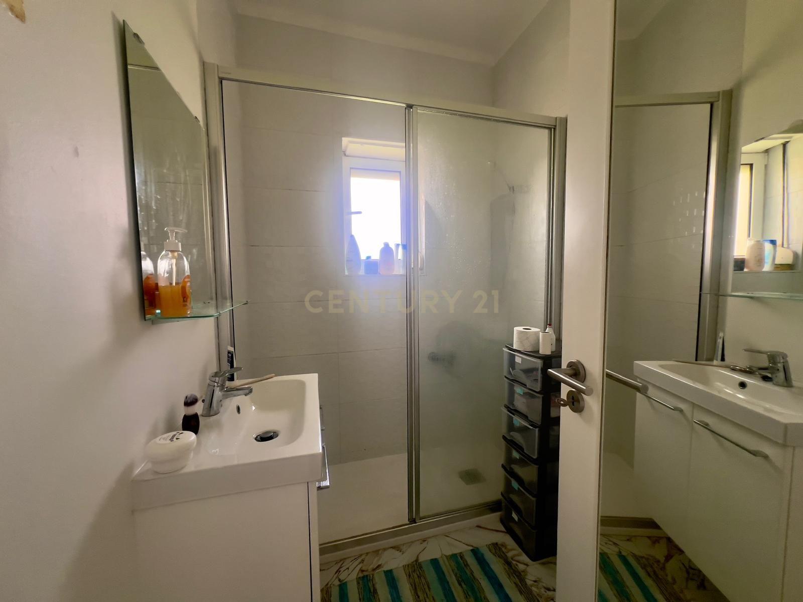 Apartamento Renovado T3 em Cascais - Oportunidade Única! - Image 5