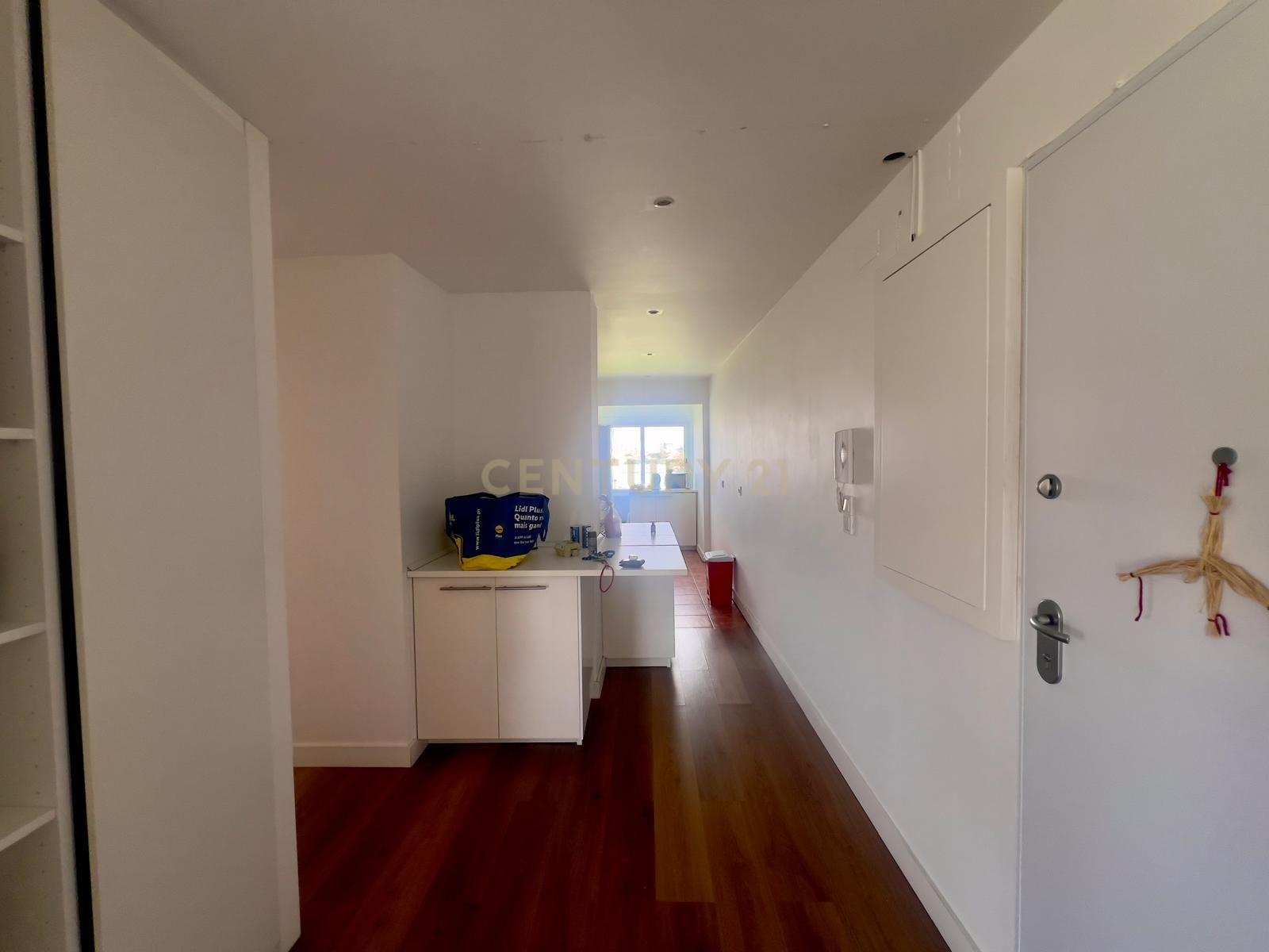 Apartamento Renovado T3 em Cascais - Oportunidade Única! - Image 3