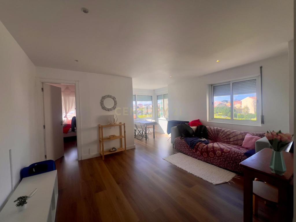 Apartamento Renovado T3 em Cascais - Oportunidade Única! - Image 1