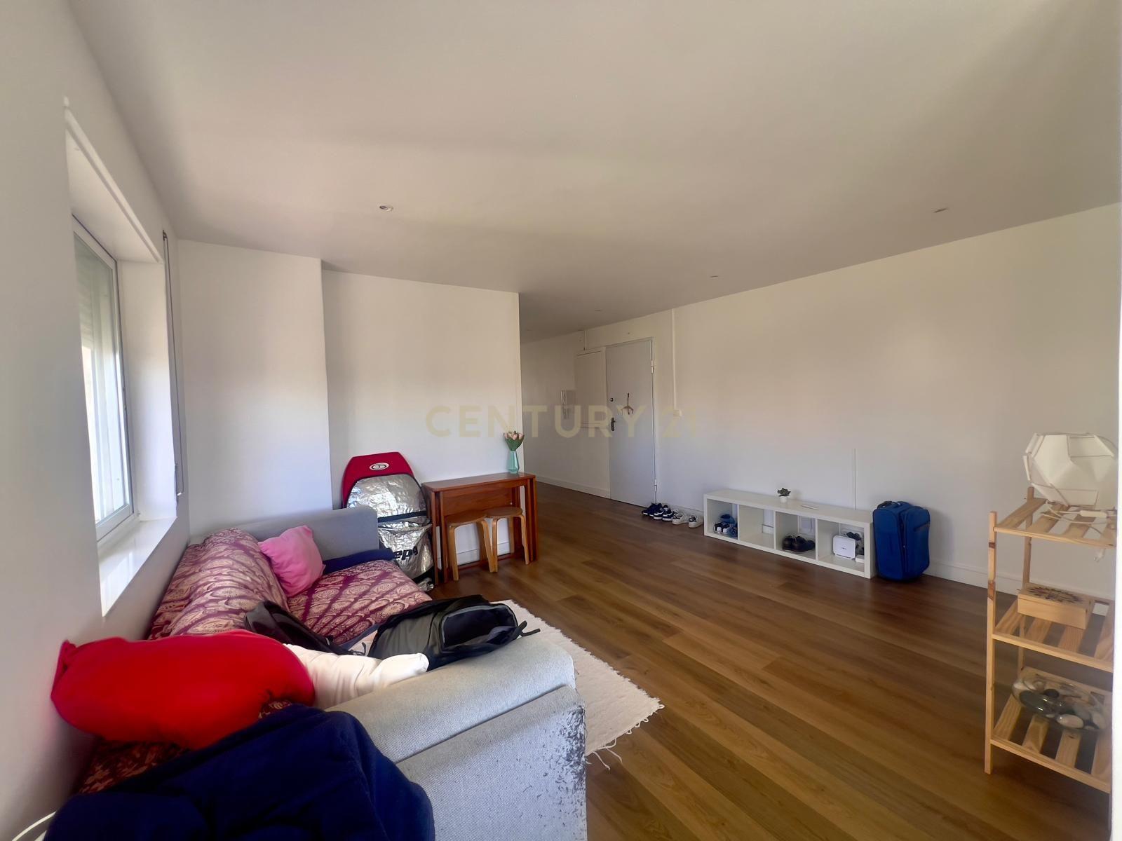 Apartamento Renovado T3 em Cascais - Oportunidade Única! - Image 2
