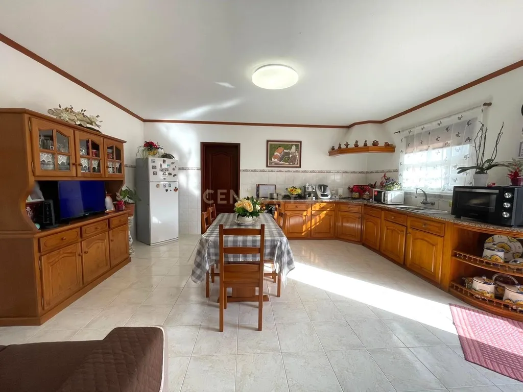 Exclusiva Moradia T4 Inserida em Lote de 753,5 m² nos Arrifes - Image 14