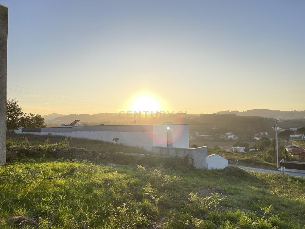 Terreno com 1370 m2 em Gondalães-Paredes - Image 3