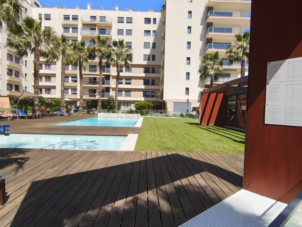Fantástico T3, dois lugares de parqueamento e arrecadação - River Terraces, Seixal - Image 2