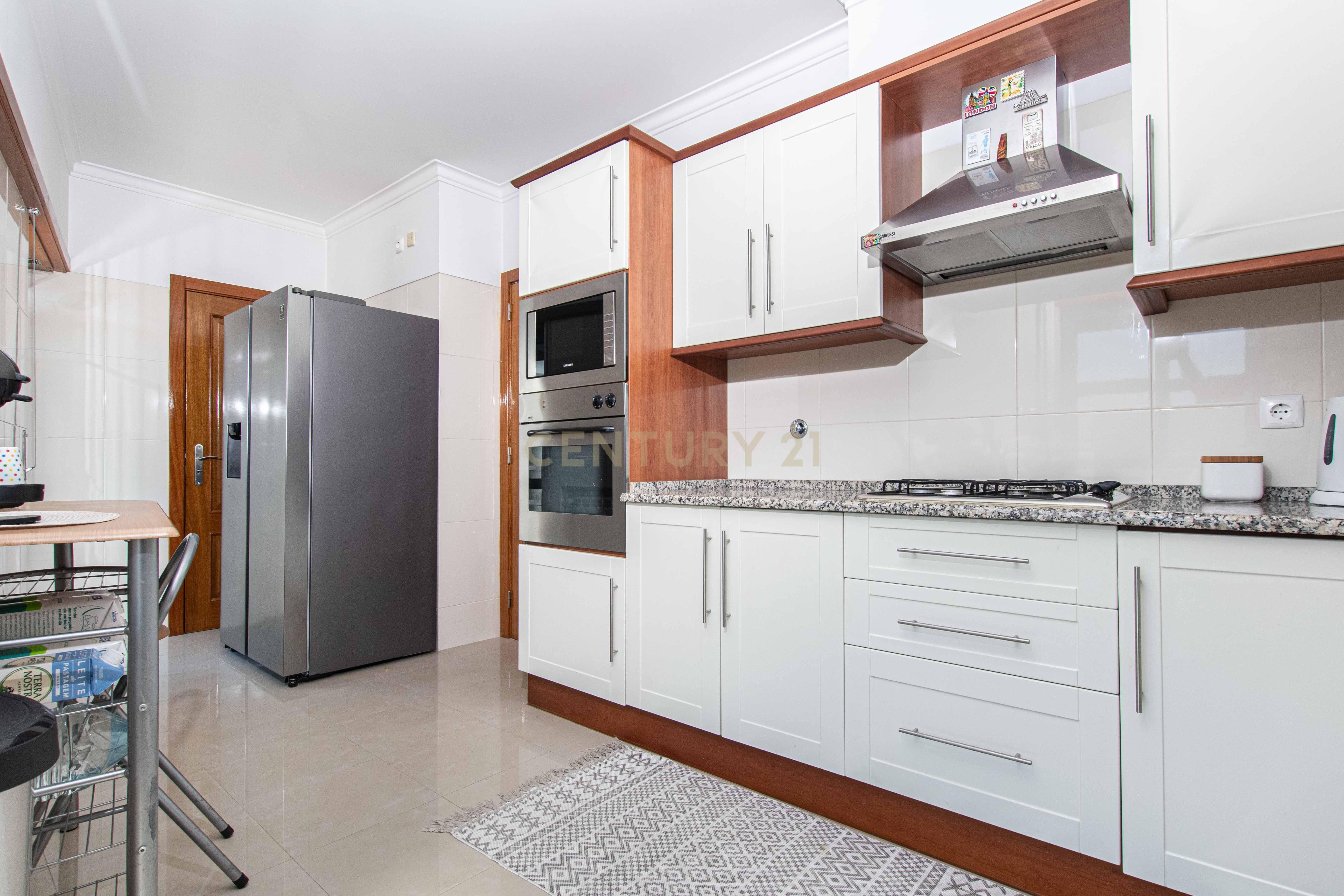 Fotografia 10 de T2 na Cotovia, Sesimbra | Varandas e Lugar de Garagem