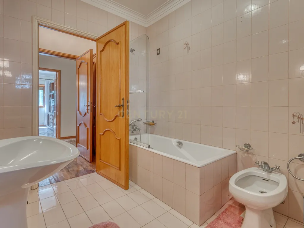 Fabulosa Moradia T6 Independente em Santo Ovídio, na zona nobre de Vila Nova de Gaia! - Image 27
