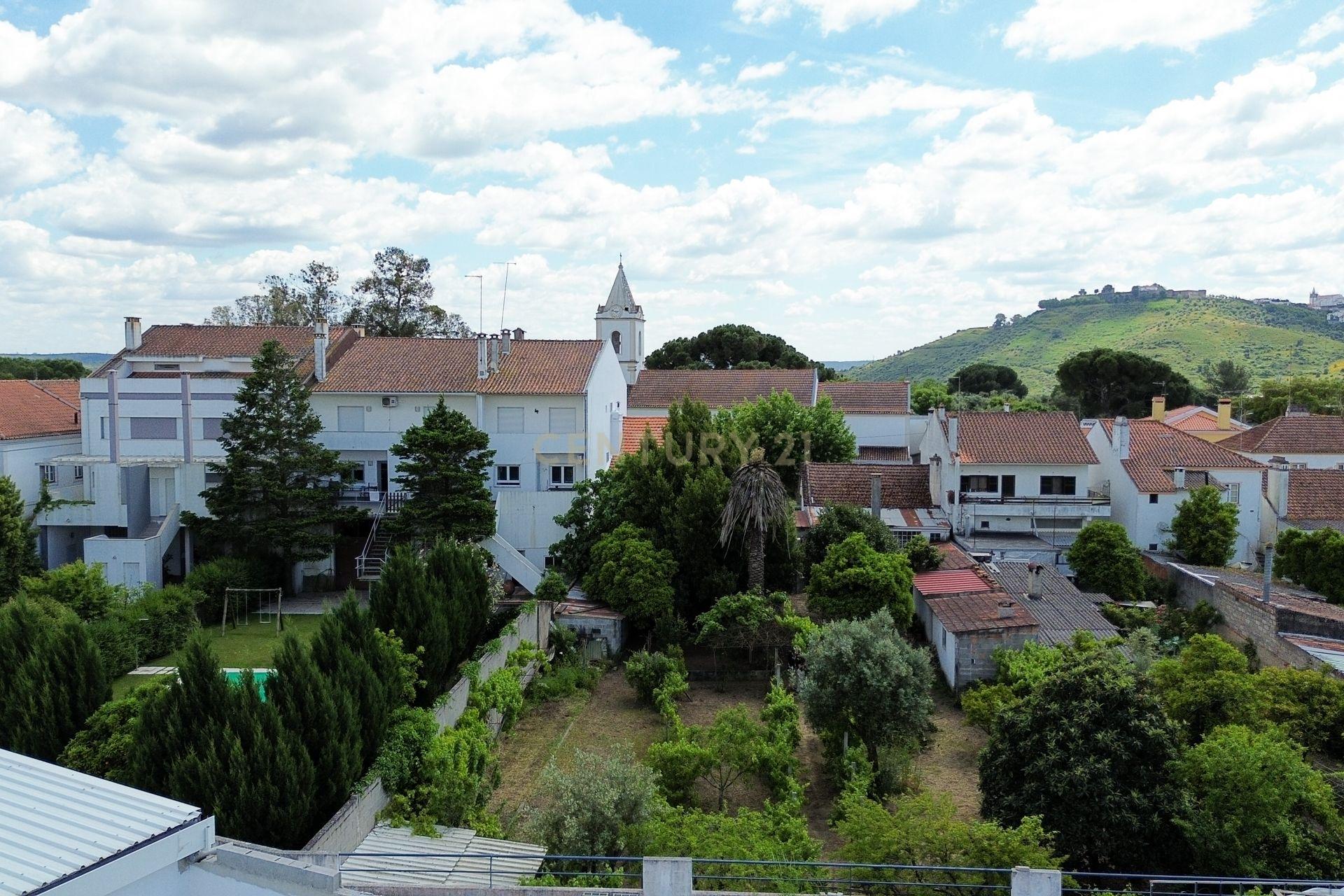 Moradia T3 com Jardim e Garagem em Santarém, Abrantes - Em Sistema de propostas Múltiplas - Image 9