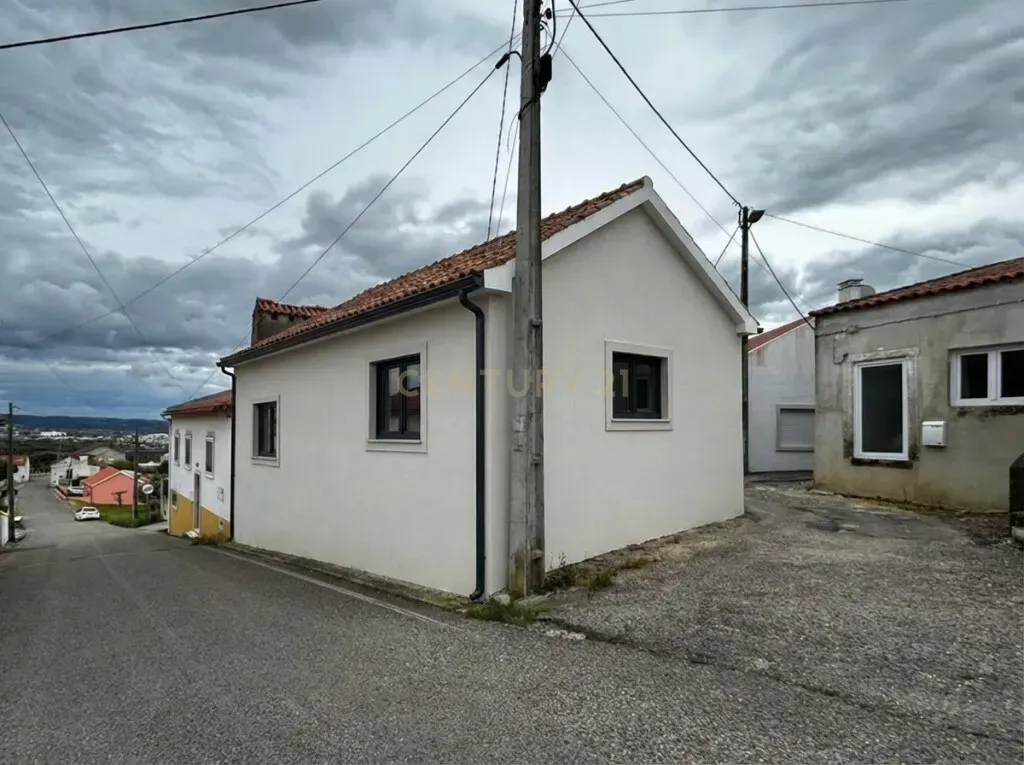 Fotografia 5 de Moradia para recuperar a 5 minutos de Tomar.