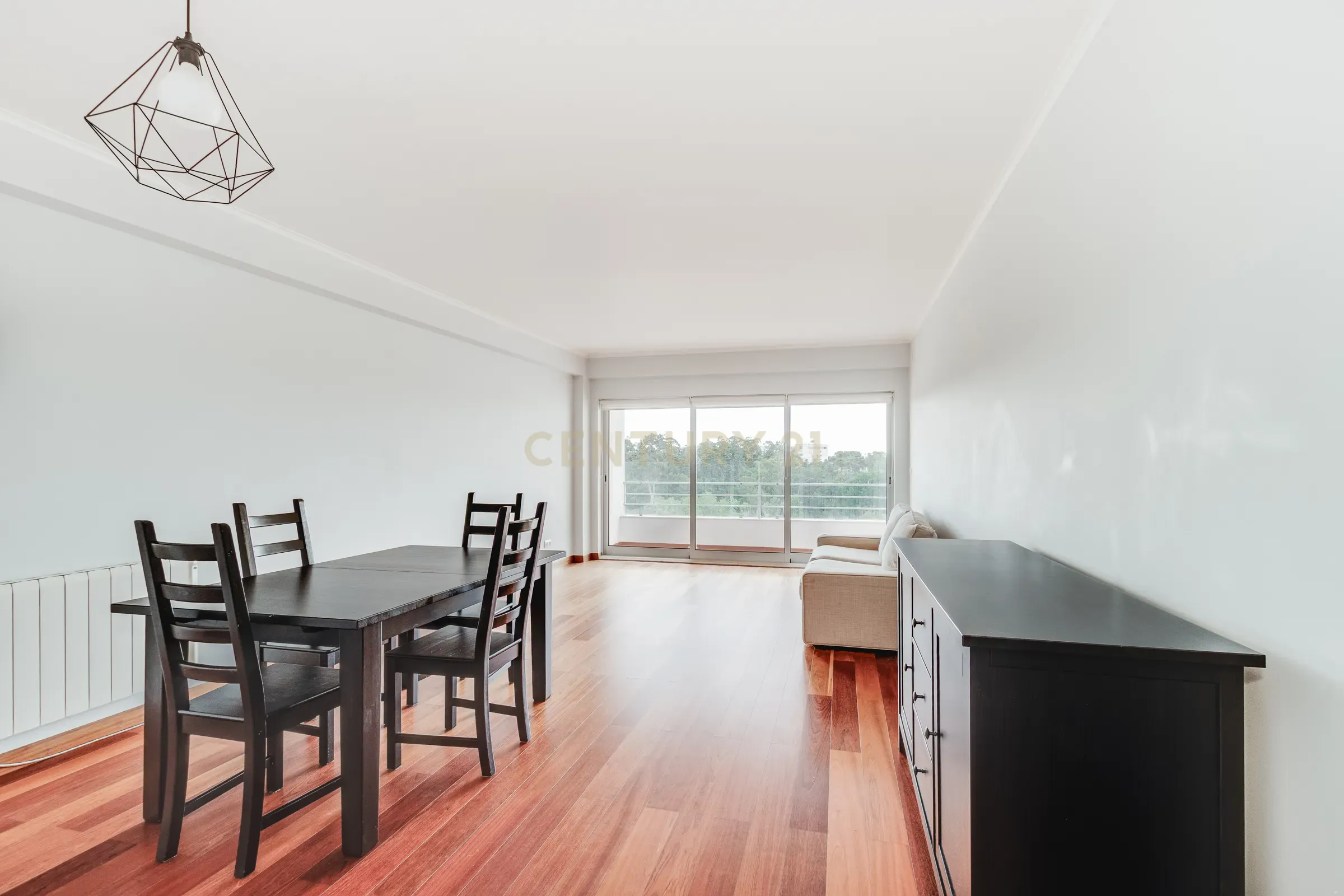 Apartamento T2 com Vista Panorâmica em Lisboa - Image 4