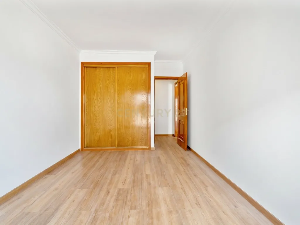 Apartamento T2 Renovado com Terraço de 48 m² e Box para 2 Carros em Carcavelos – a 8 minutos da praia - Image 14