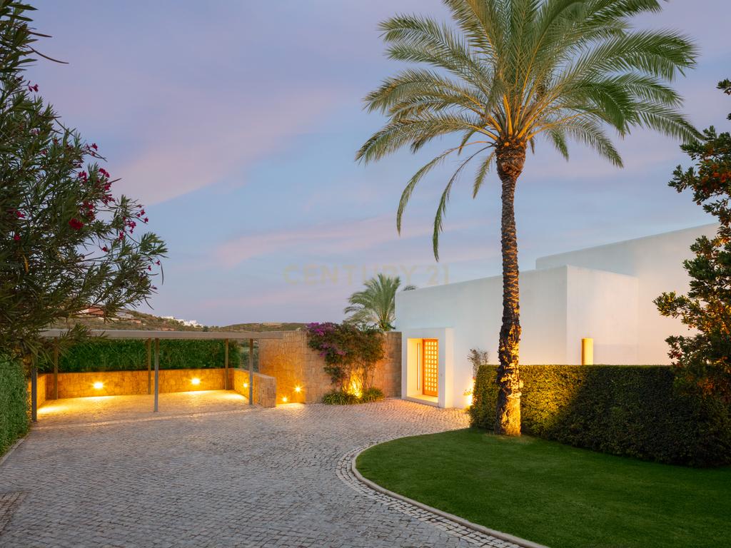 Villa Green 10: Elegância Contemporânea e Luxo à Beira do Golfe na Finca Cortesin - Image 6