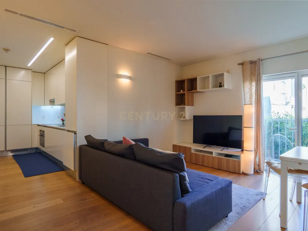 Apartamento T1 na Avenida Praia da Vitória, Saldanha - Image 2