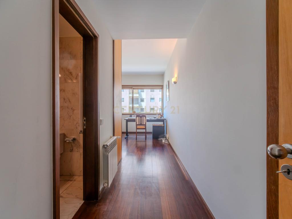 Apartamento T5 na zona do Aviz - Porto - Image 25