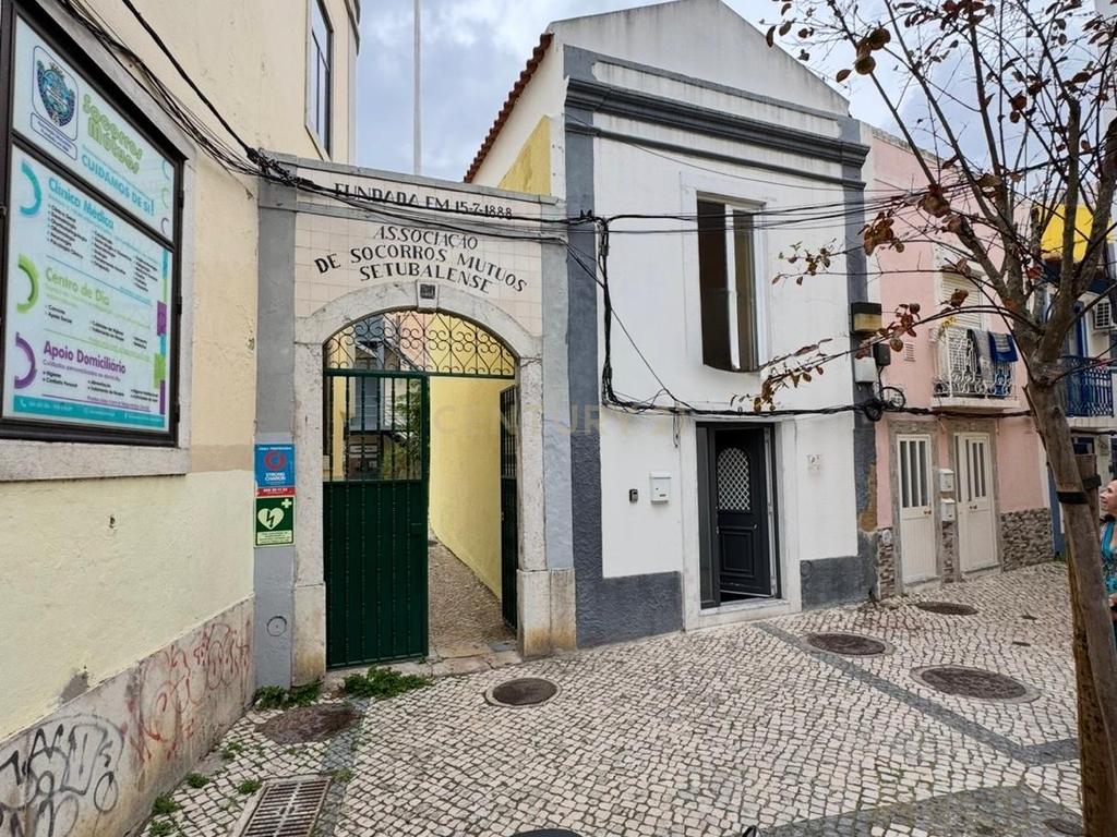 T1 Renovado em Setúbal - Oportunidade Única! - Image 9