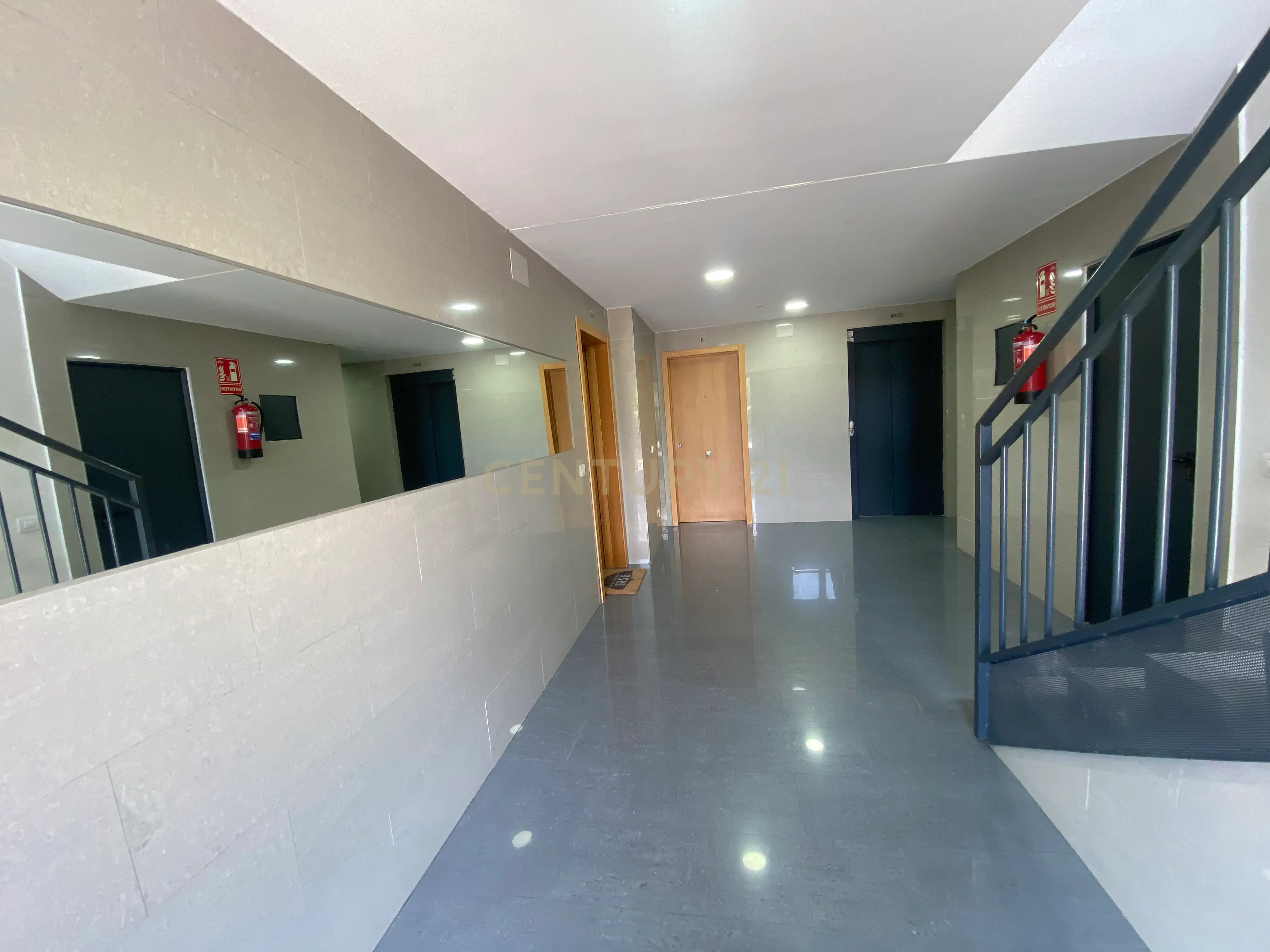 Luxuoso Apartamento com Vista Panorâmica em Madrid - Image 7