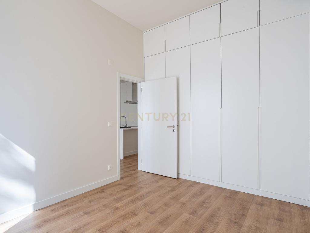 Apartamento T2 NOVO para Venda, em Campolide – Construção de Excelência com Traça Tradicional e Logradouro Privativo - Image 10