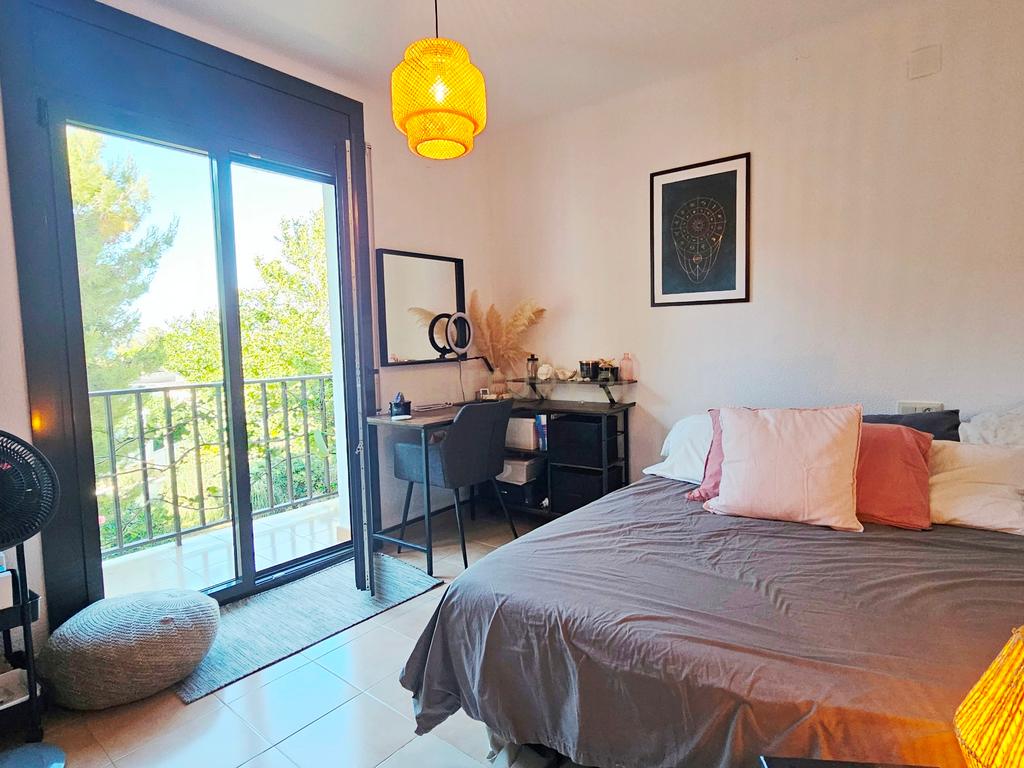 Viva o estilo de vida mediterrânico nesta casa com jardim e vista para o mar em Llançà - Image 19