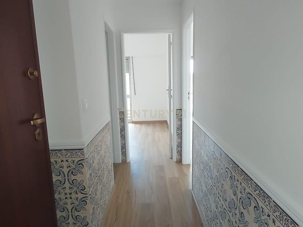 Apartamento T2 Renovado com cozinha equipada -  Odivelas  - Image 7