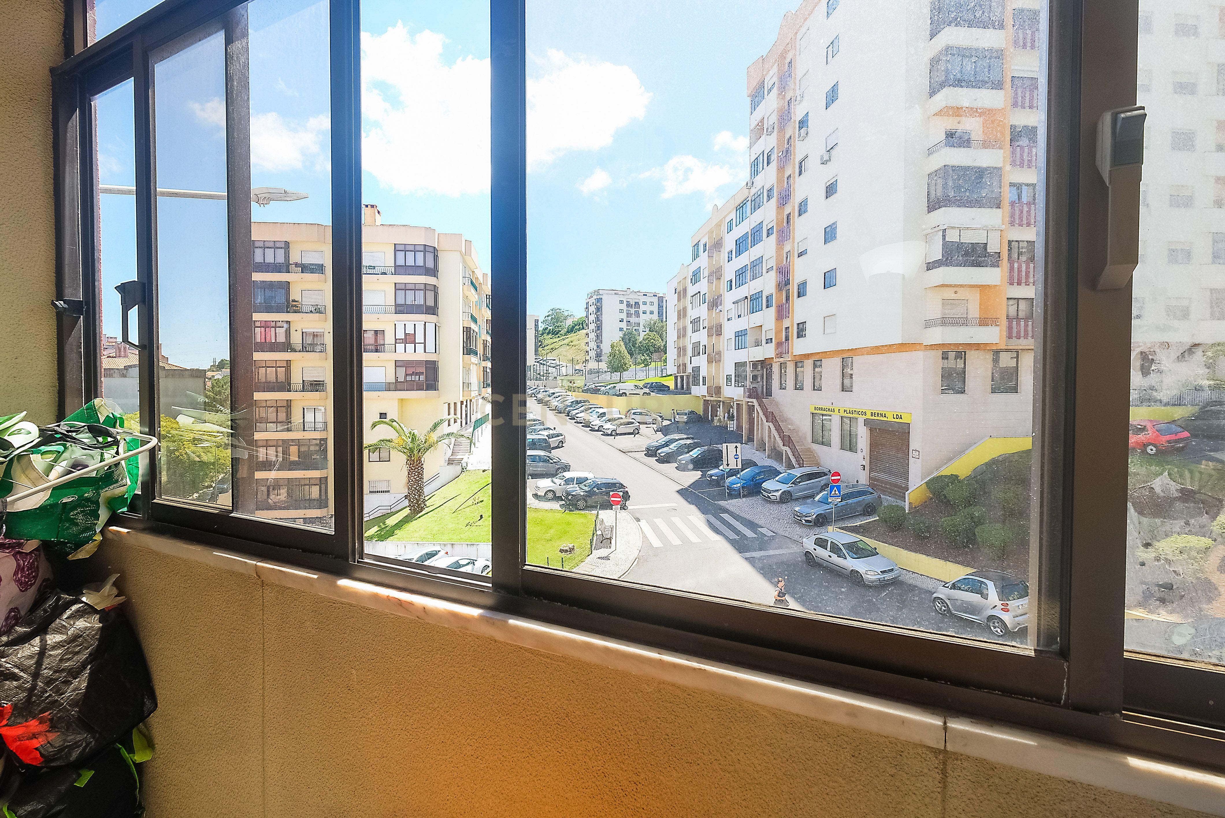 Fotografia 5 de T2 com elevador e arrecadação no Casal do Cotão