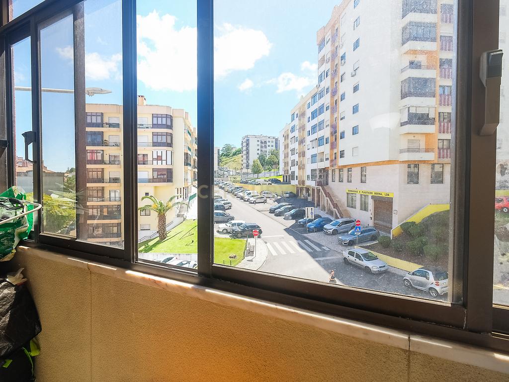 T2 com elevador e arrecadação no Casal do Cotão - Image 5
