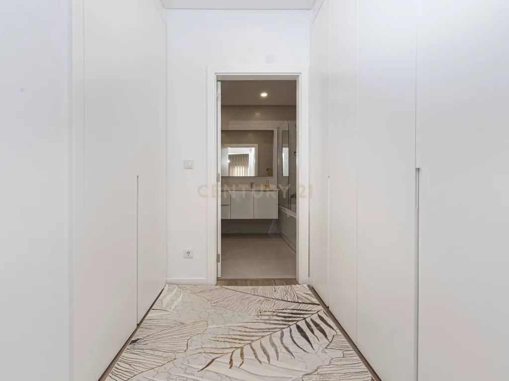 Apartamento Collection | T3 Premium Semi-Novo, Totalmente Mobilado, com Terraço Exclusivo e Box para 3 Viaturas - Image 20