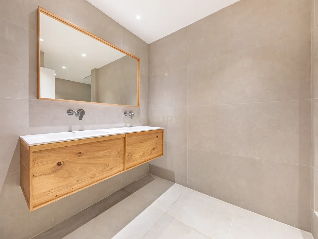 Espetacular apartamento renovado de 220 m² com 4 quartos - Image 30