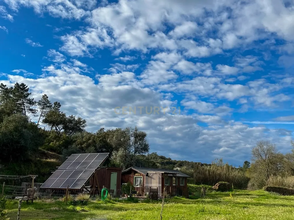 Quinta c/2,5 hectares , casa pré fabricada e ruína para reconstrução. - Image 1