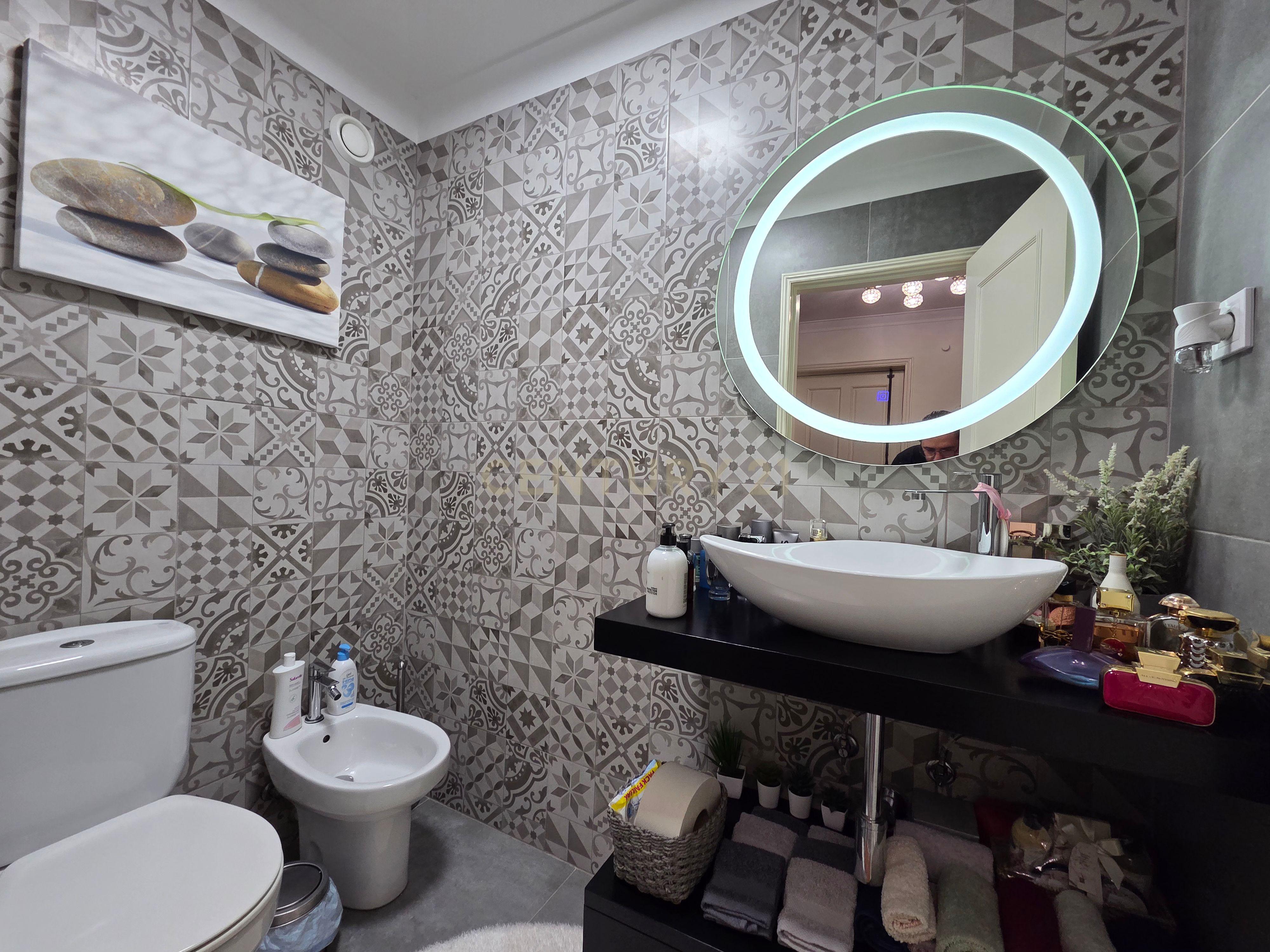 Fotografia 9 de Apartamento T2 | Varanda | Remodelado | Garagem Individual | Centro de Fânzeres