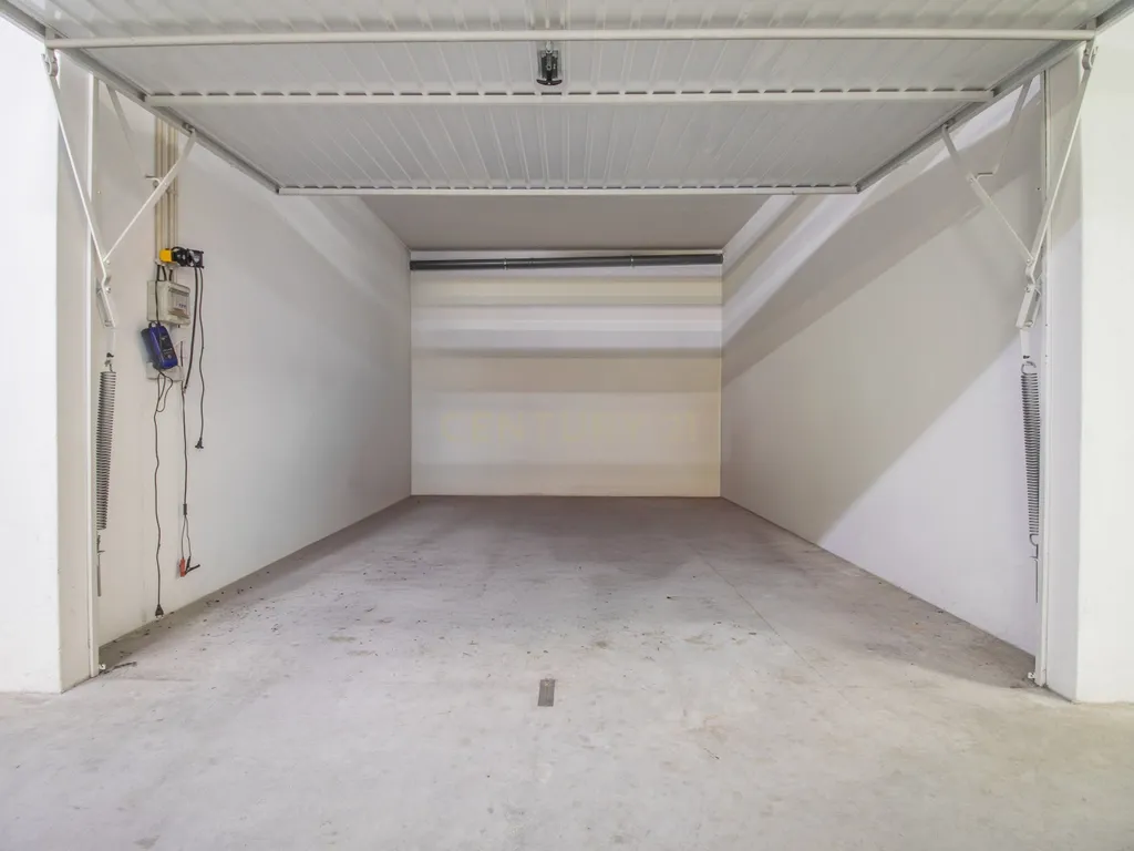 Apartamento T3 c/ 2 Varandas, Garagem Dupla e Terraço com Sala de Eventos - Image 24