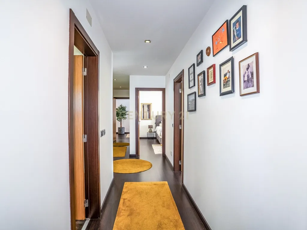 Moradia Moderna e Eficiente com 4 Quartos Próxima de Leiria - Image 14