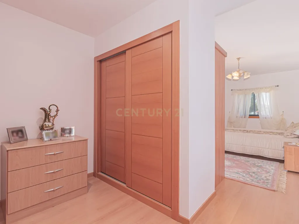 Espaçoso apartamento T3 no Casal Do Marco com Terraço - Image 38