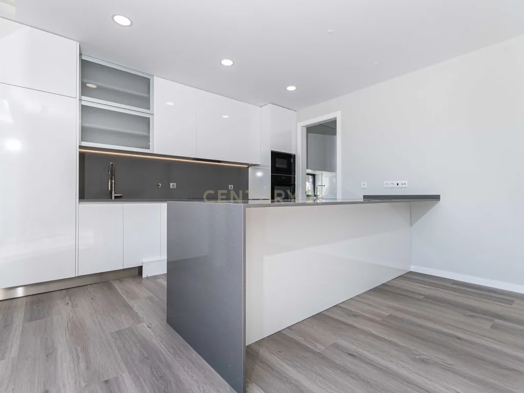 Moradia T4 Premium independente com Piscina (Nova Construção) / Barcarena - Image 33