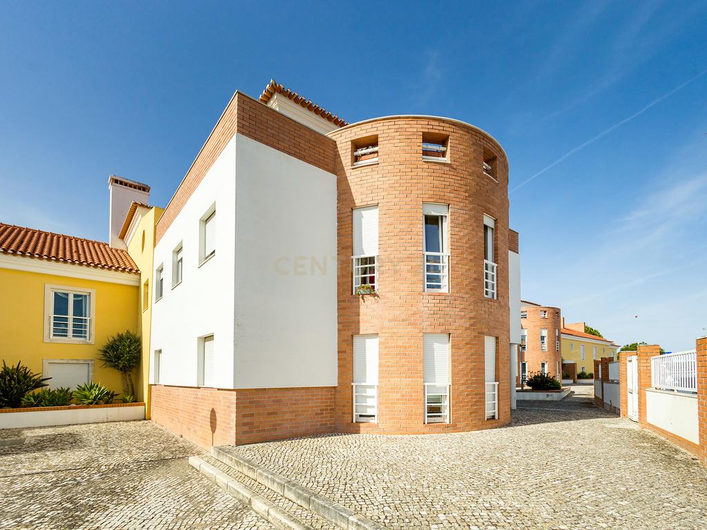 Apartamento T2 mobilado | Condomínio com Piscina - Image 1