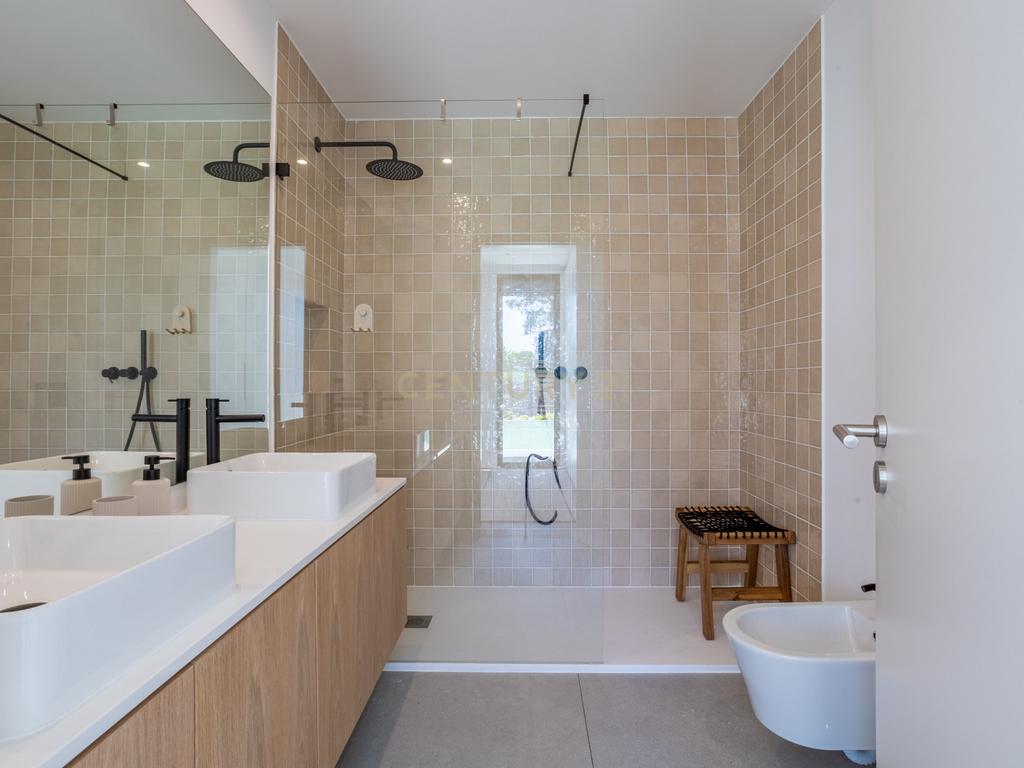 Luxuosa Moradia T4 com Piscina na Lagoa Albufeira, para Arrendamento - Image 20