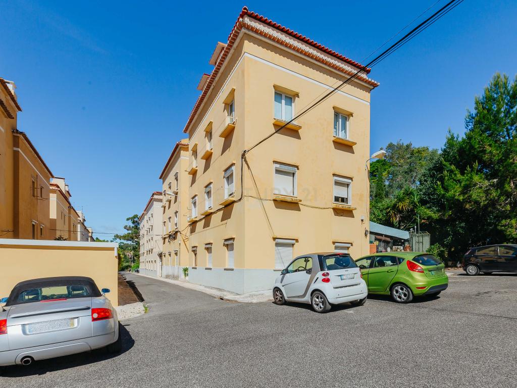 Apartamento T3 para Remodelação com Terraço | Alvito | Lisboa - Image 28