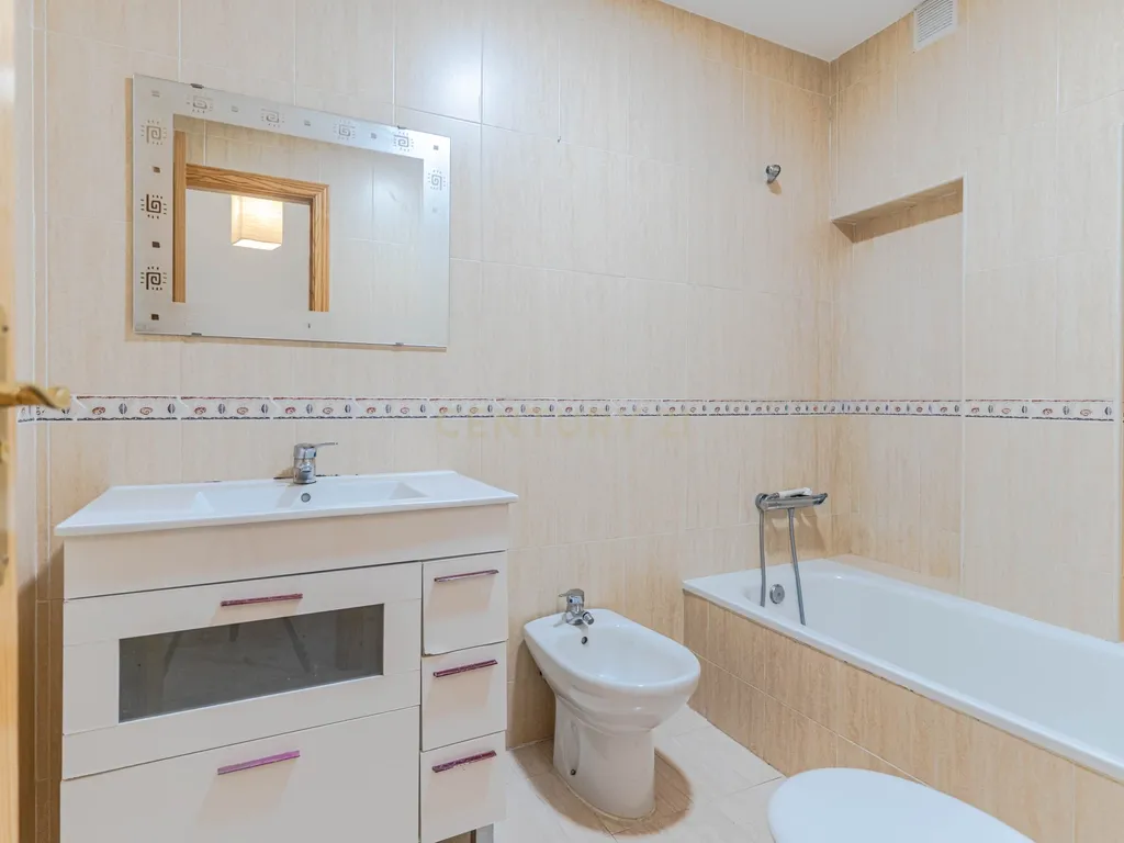 Apartamento T4 com Vista Panorâmica em Pulianas, Granada - Image 20