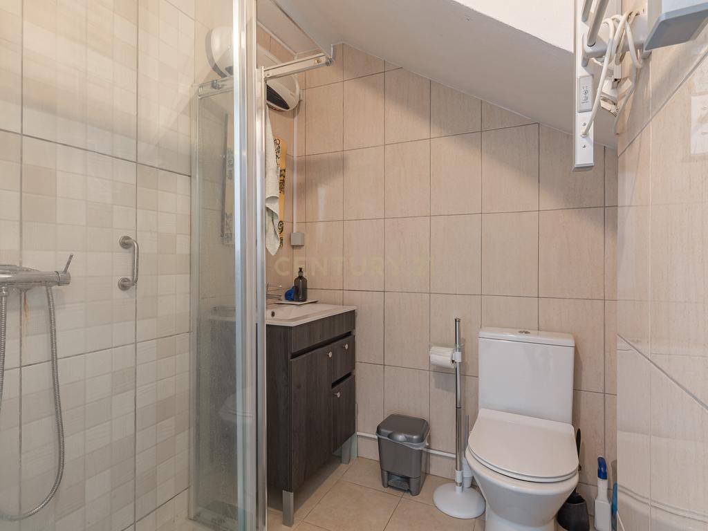 Casa T2 em Faro, Lagos - Localização Privilegiada e Conforto - Image 15
