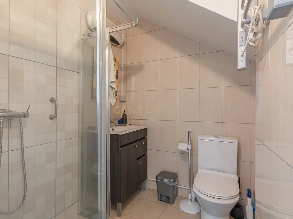 Casa T2 em Faro, Lagos - Localização Privilegiada e Conforto - Image 15