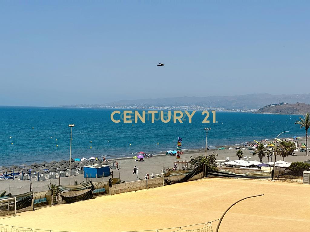 **O SEU REFÚGIO À BEIRA-MAR EM EL MORCHE (TORROX COSTA)** - Image 1