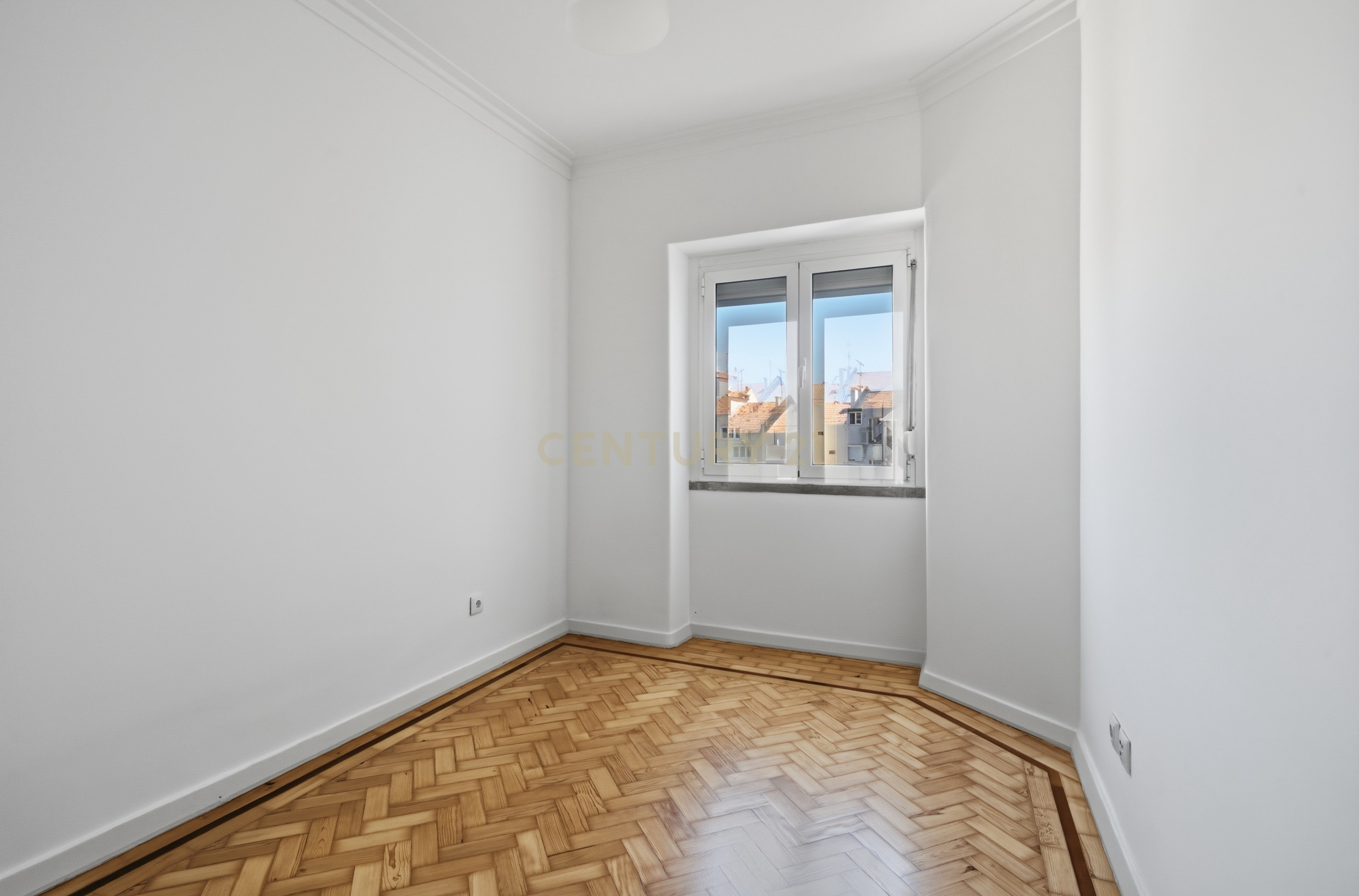 Fotografia 4 de Excelente T3 com Potencial T4 para Arrendamento na Avenida Óscar Monteiro Torres - Lisboa