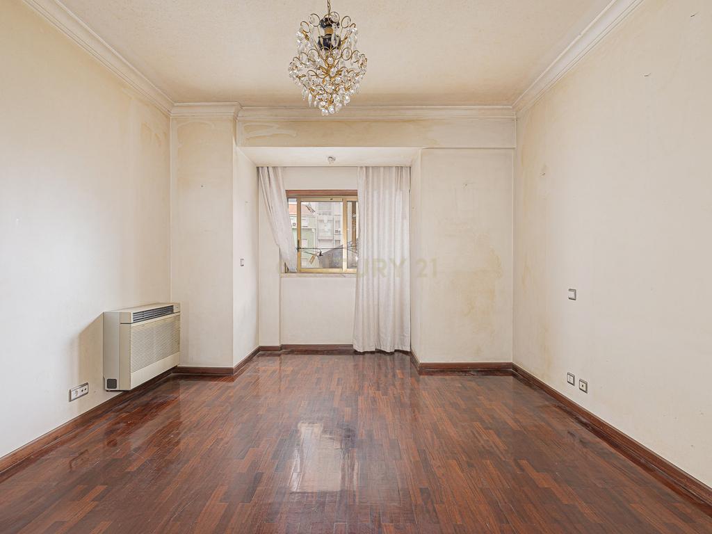 T4 com 180 m² e Garagem Box no Areeiro, Lisboa - Image 13