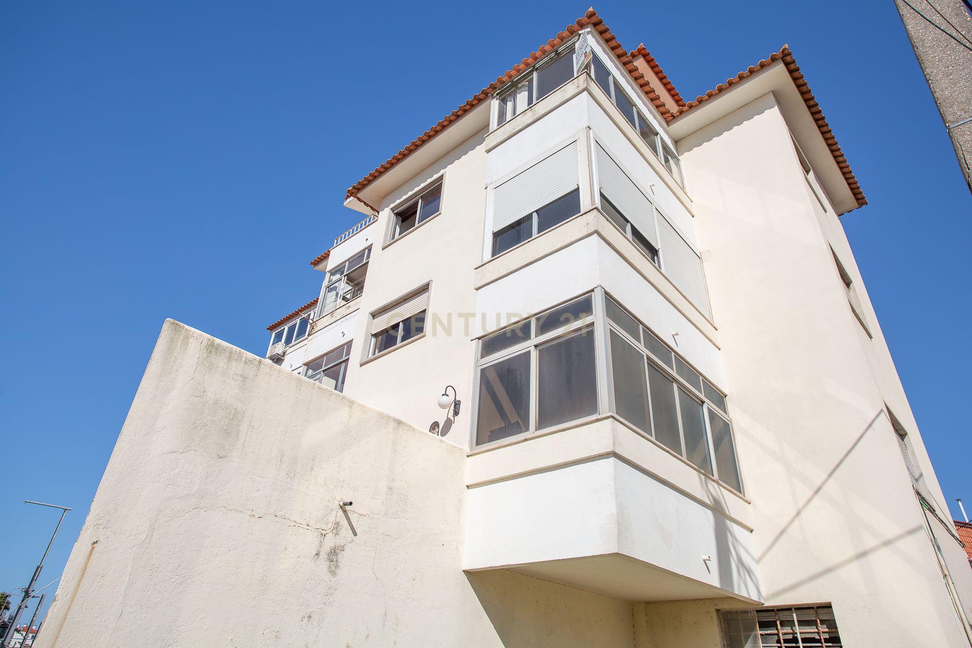 T2 Vista Total Mar Centro Histórico Estoril - Image 7